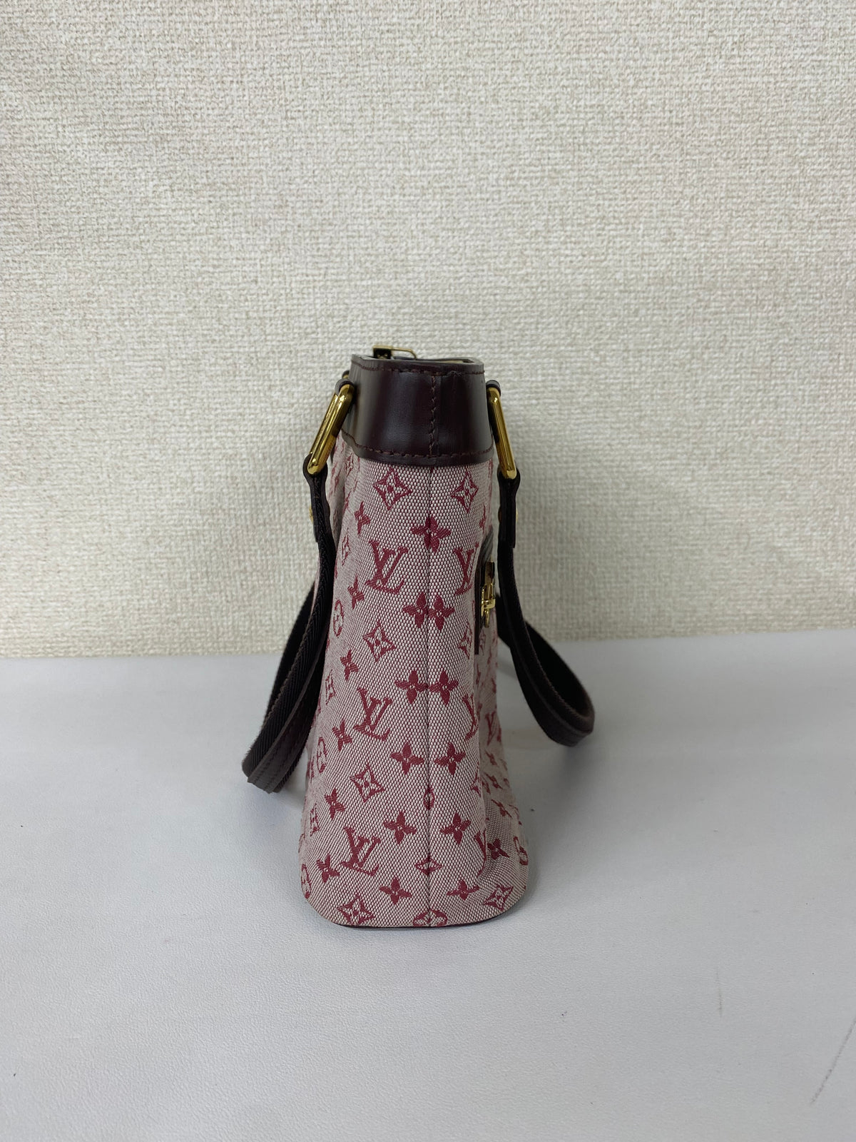 Louis Vuitton Pink Shoulder Bags A-17820