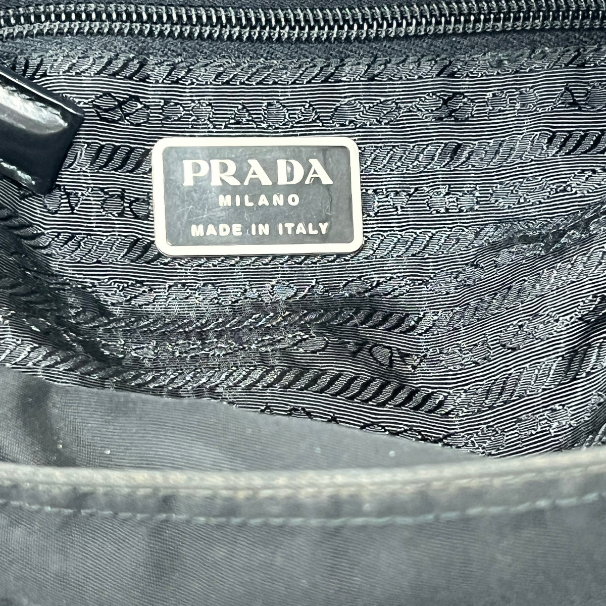 Prada Black Tote Bags A-16719