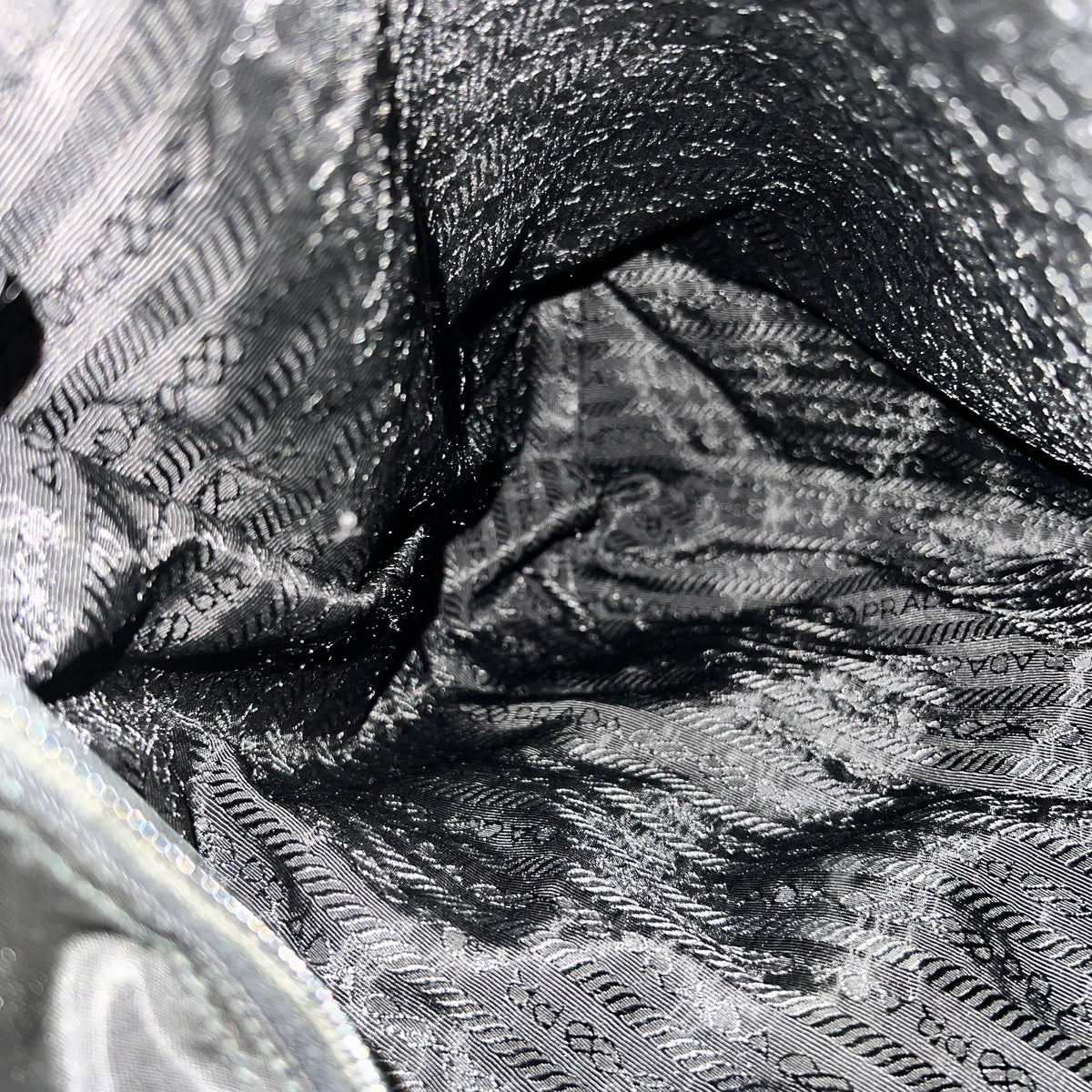 Prada Black Tote Bags A-16719