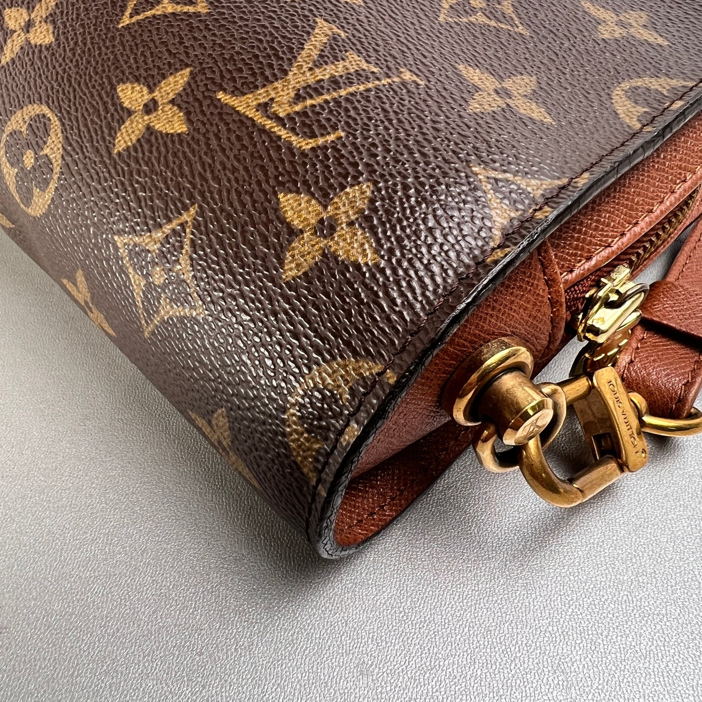 Louis Vuitton Brown A-13843