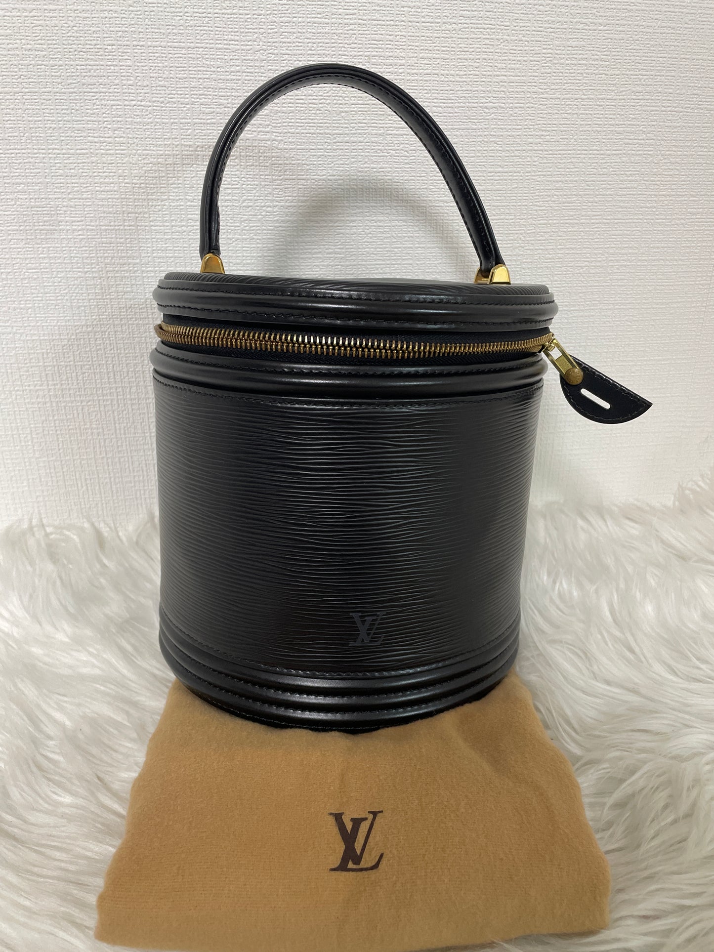 Louis Vuitton Black A-14068