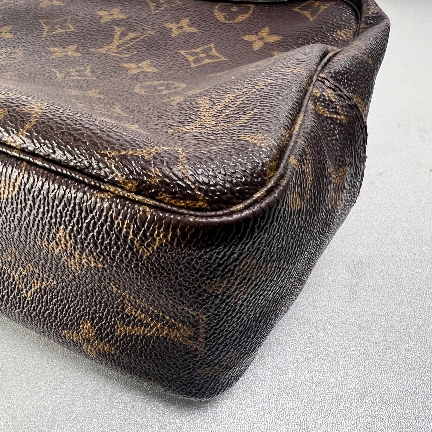 Louis Vuitton A-14217