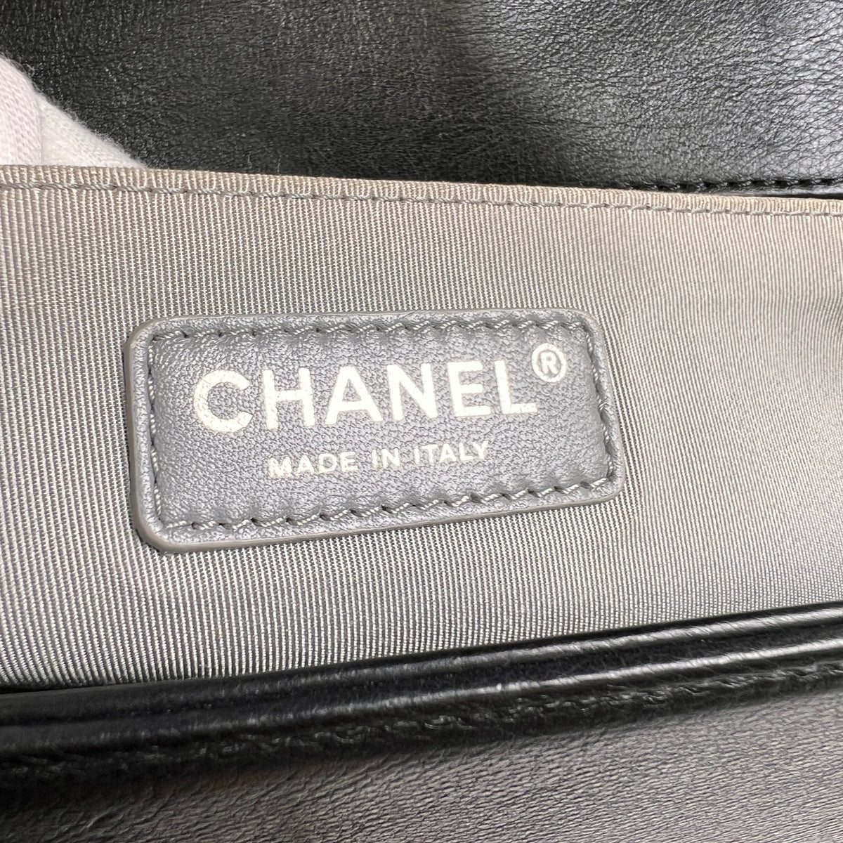 Chanel Black Shoulder Bags A-14407