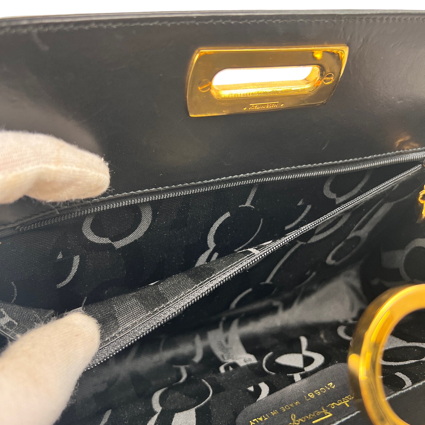 Ferragamo Black Shoulder Bags A-14419