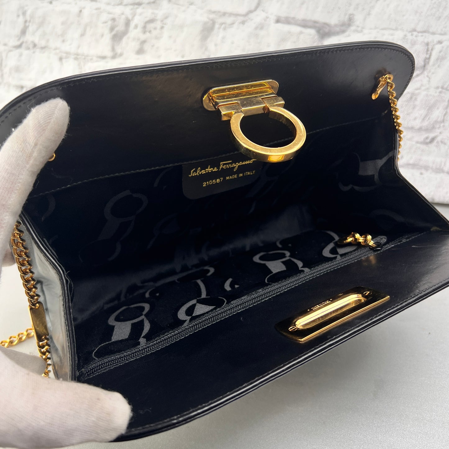 Ferragamo Black Shoulder Bags A-14419