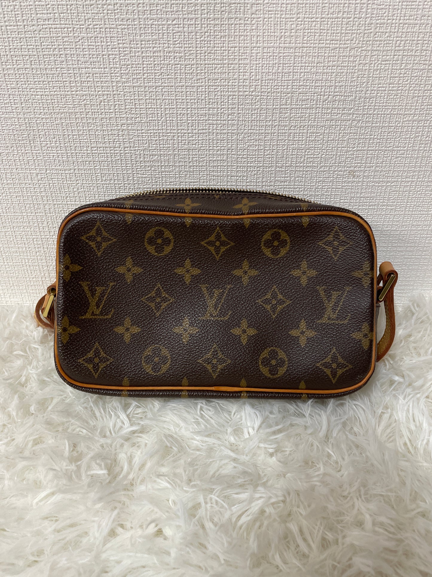 Louis Vuitton Brown Shoulder Bags A-14420