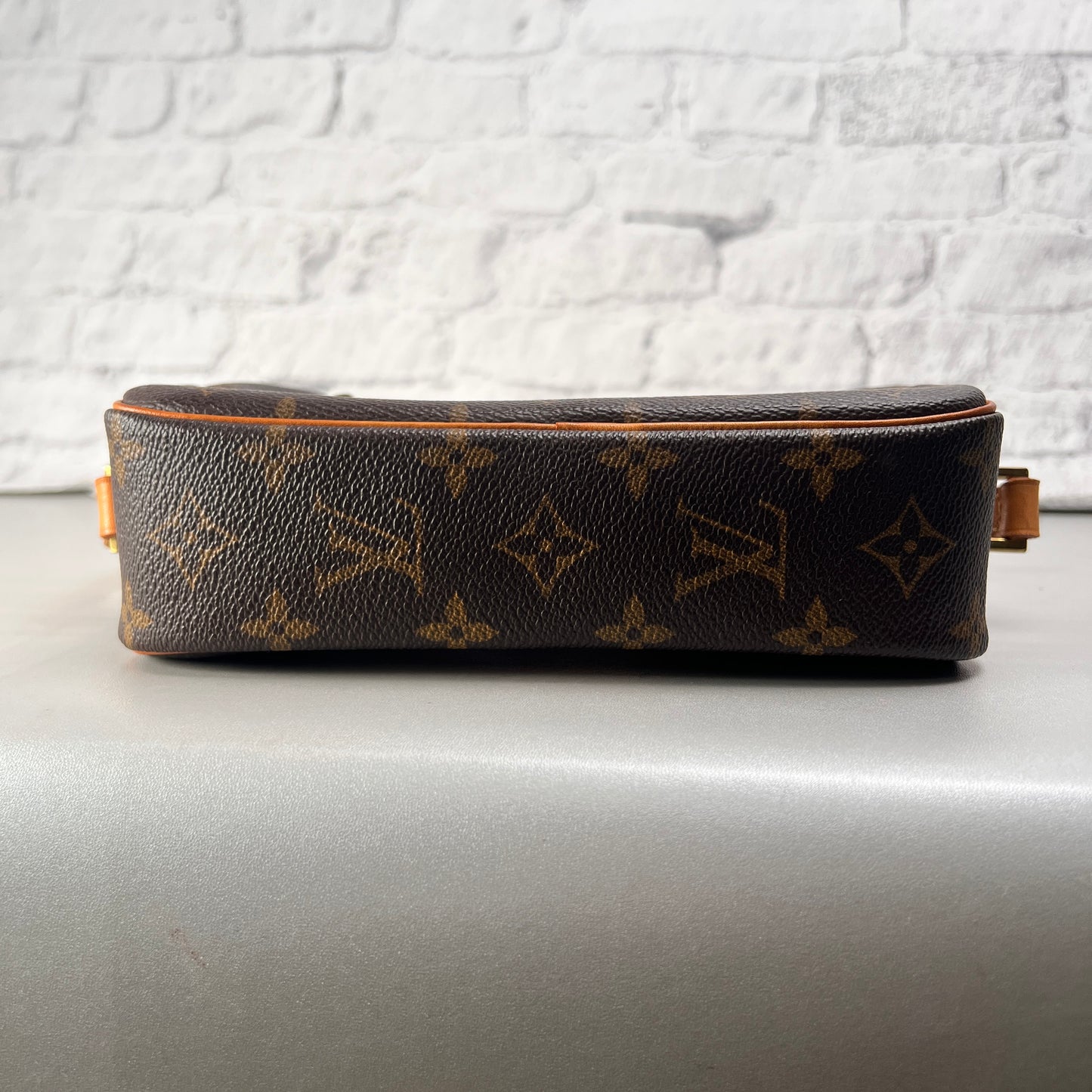 Louis Vuitton Brown Shoulder Bags A-14420