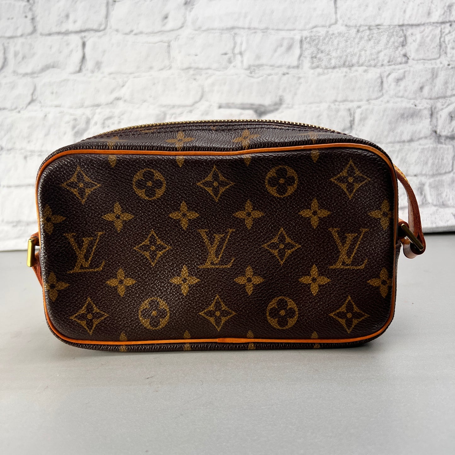 Louis Vuitton Brown Shoulder Bags A-14420