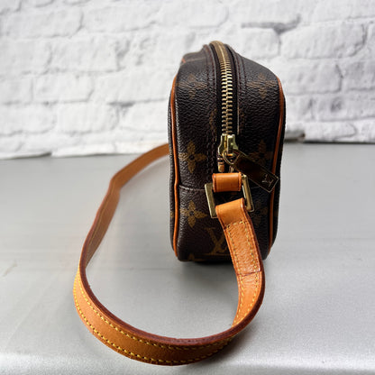Louis Vuitton Brown Shoulder Bags A-14420