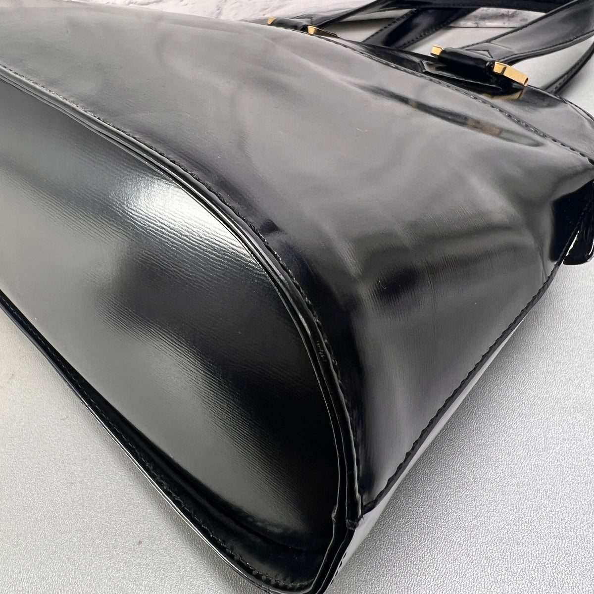 Saint Laurent Black Handle Bags A-14431
