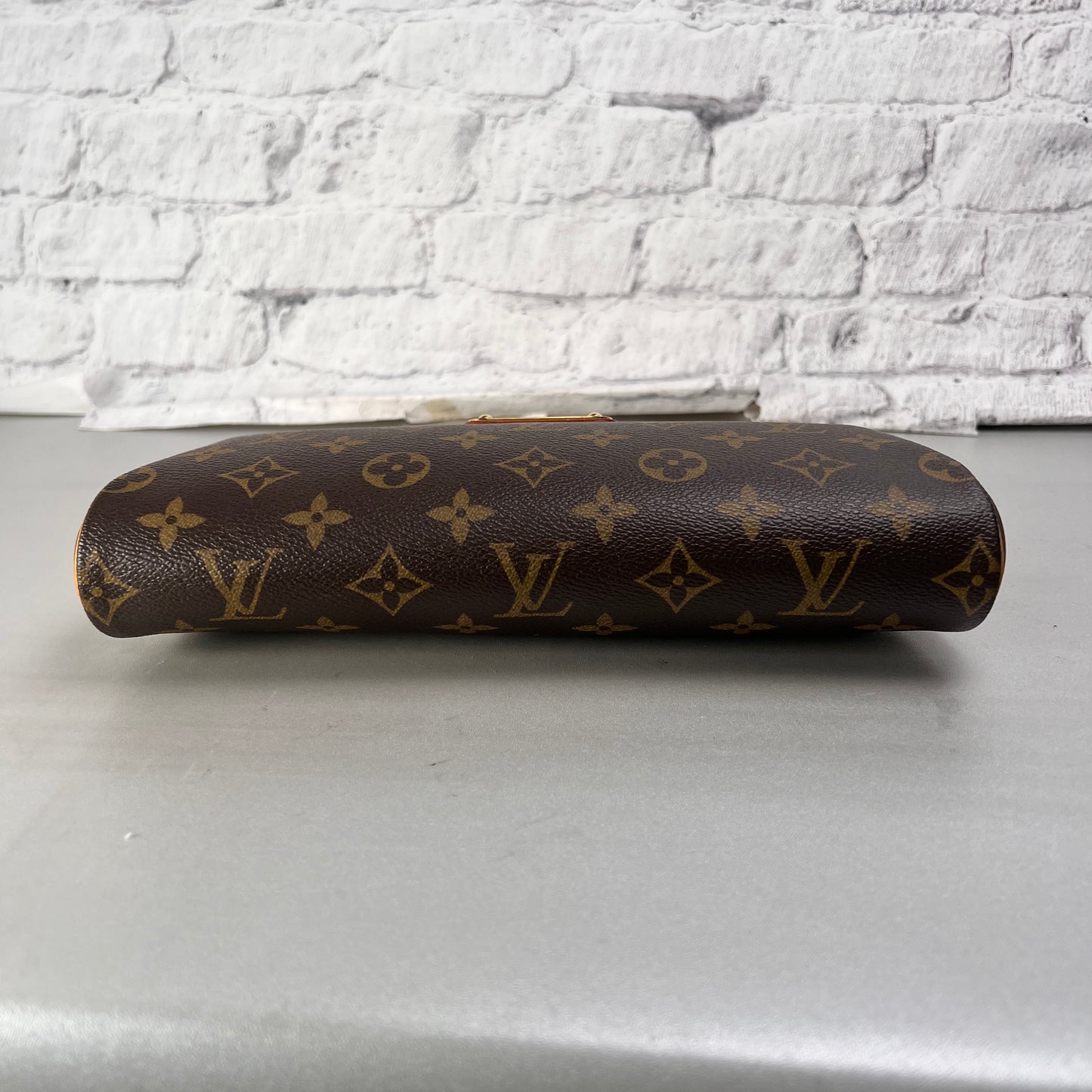 Louis Vuitton Brown Shoulder Bags A-14438