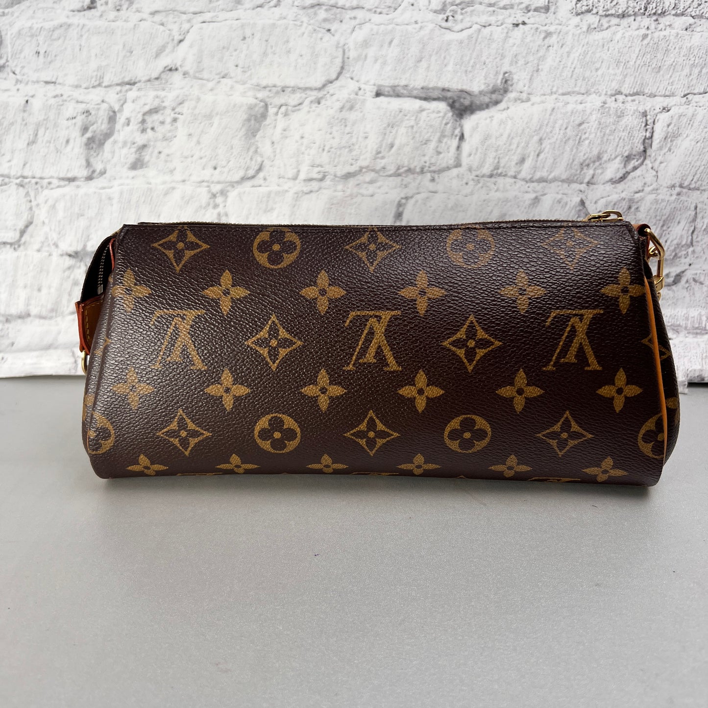 Louis Vuitton Brown Shoulder Bags A-14438