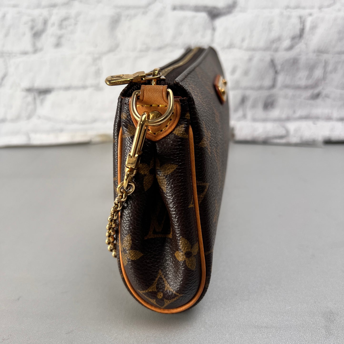 Louis Vuitton Brown Shoulder Bags A-14438