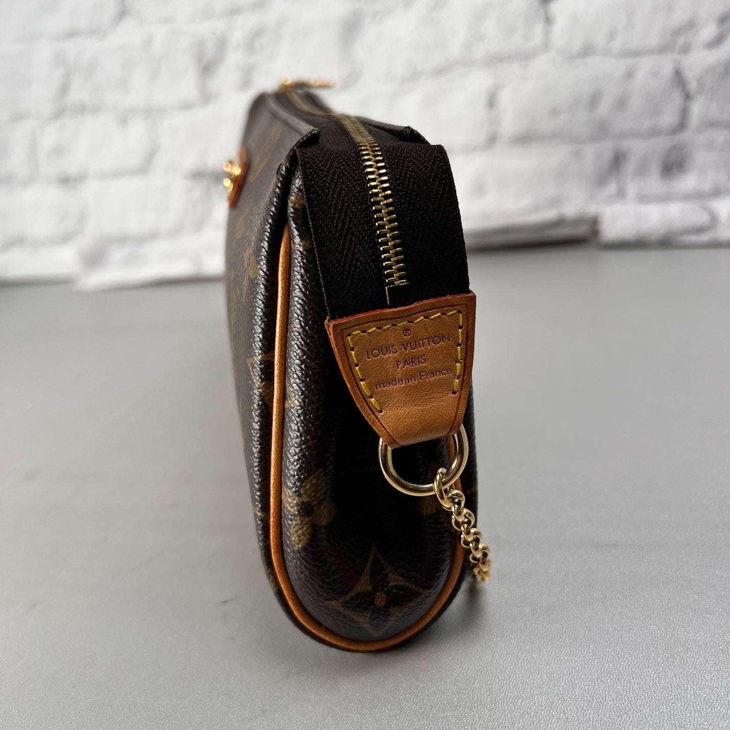 Louis Vuitton Brown Shoulder Bags A-14438