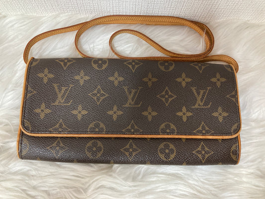 Louis Vuitton Brown Shoulder Bags A-14591