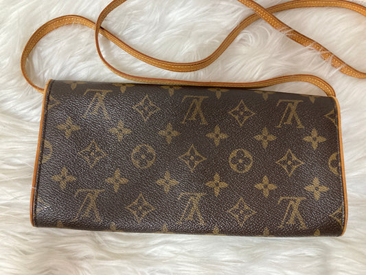 Louis Vuitton Brown Shoulder Bags A-14591