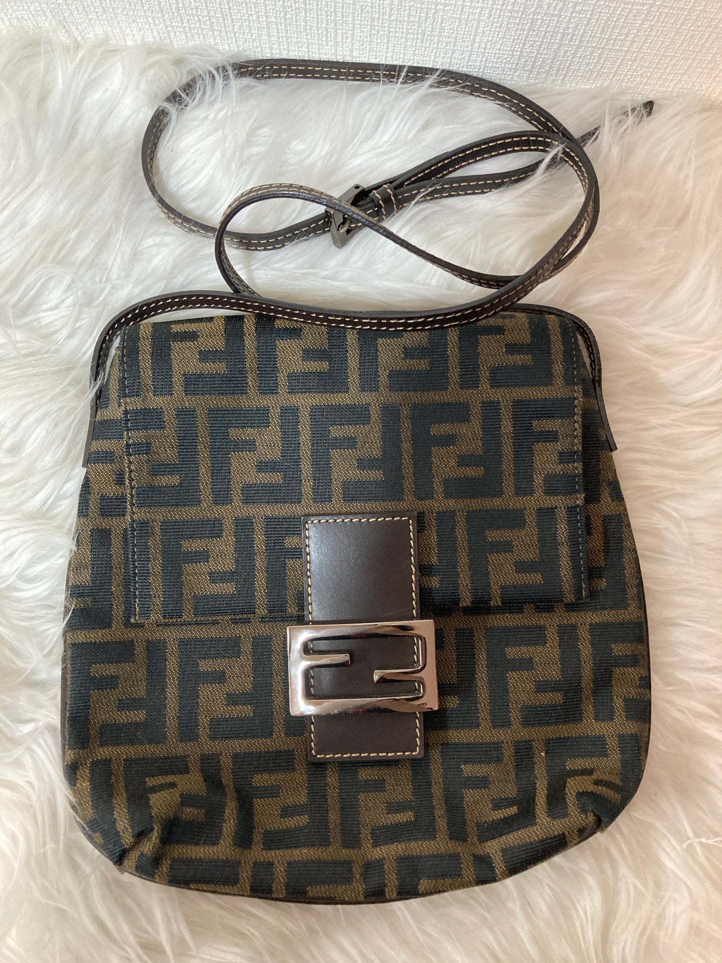 Fendi Brown Shoulder Bags A-14593