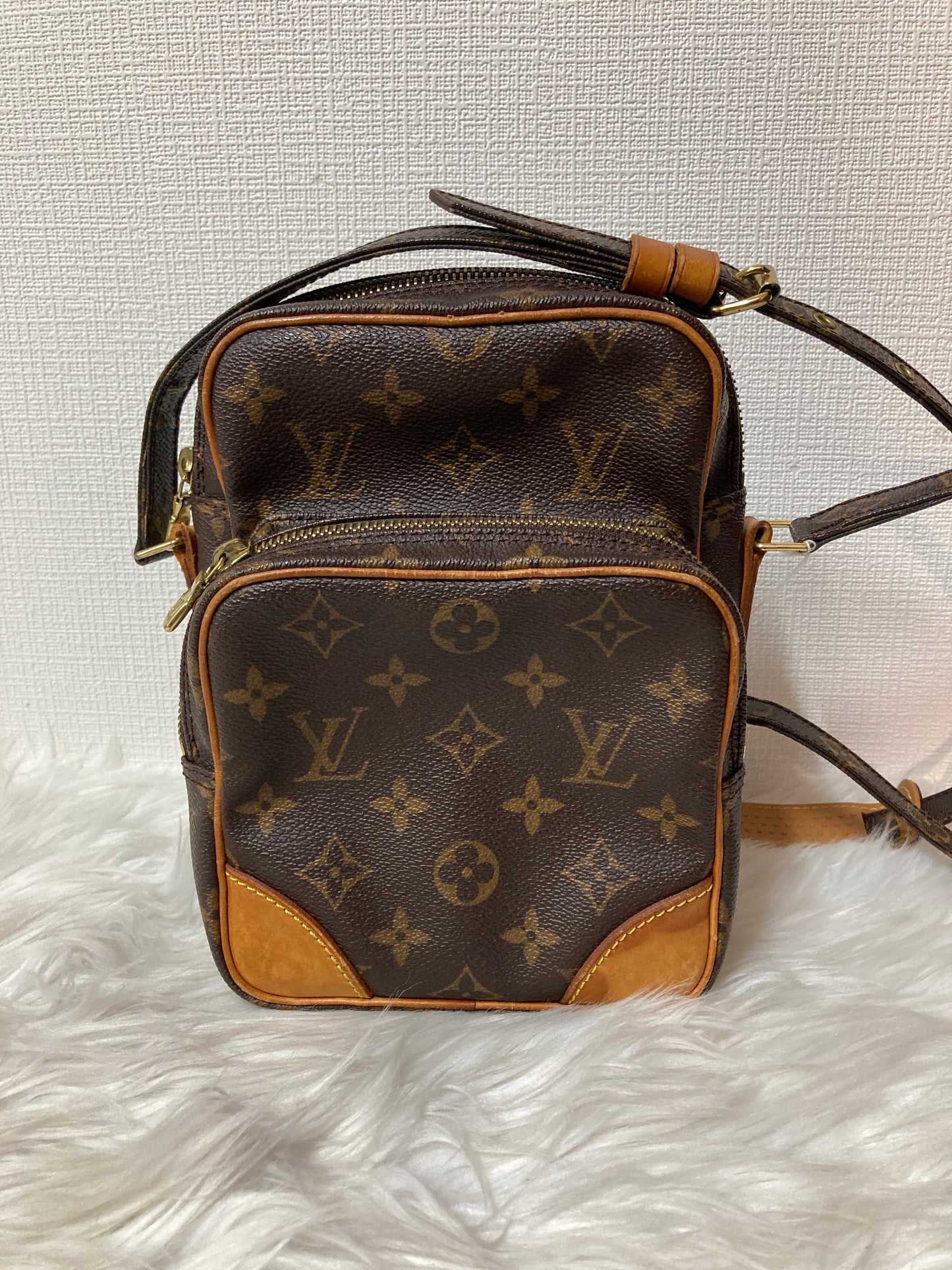 Louis Vuitton Brown Shoulder Bags A-14597