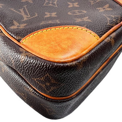 Louis Vuitton Brown Shoulder Bags A-14597