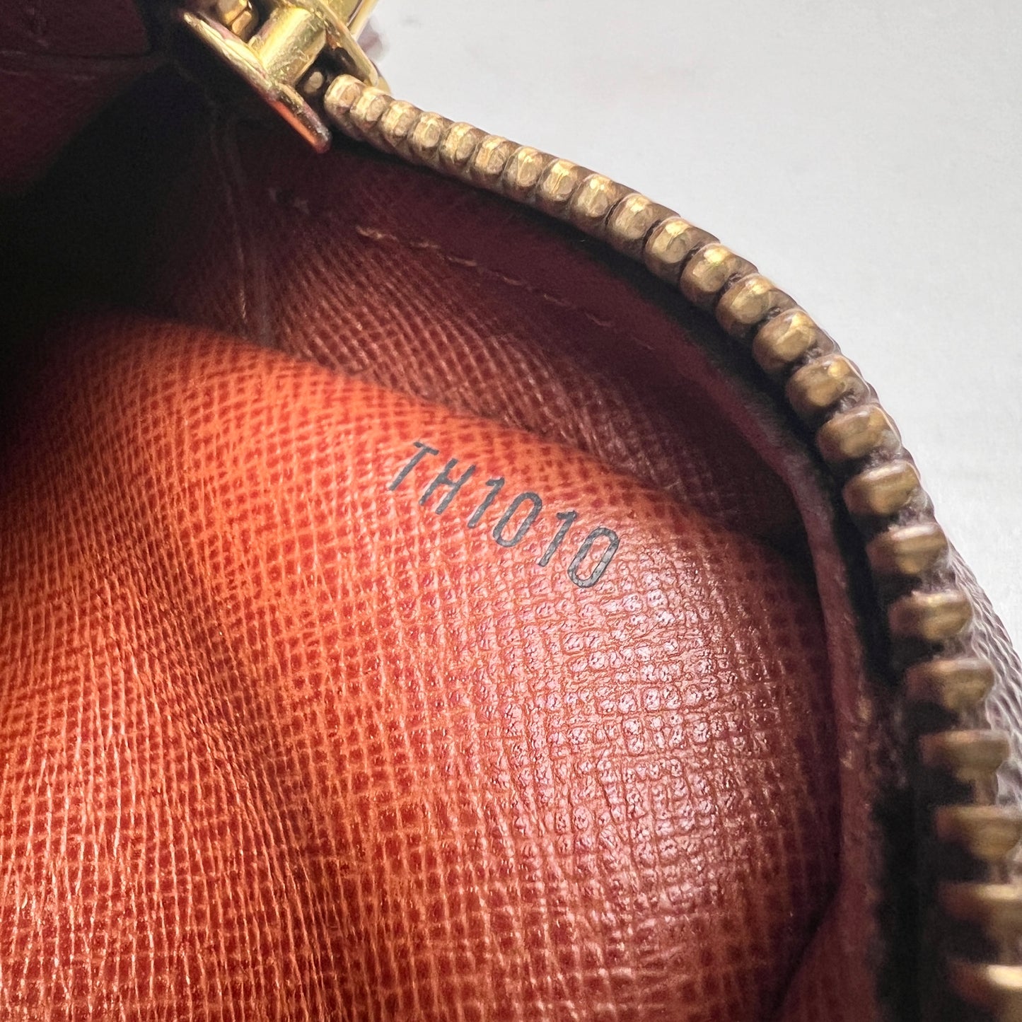 Louis Vuitton Brown Shoulder Bags A-14597