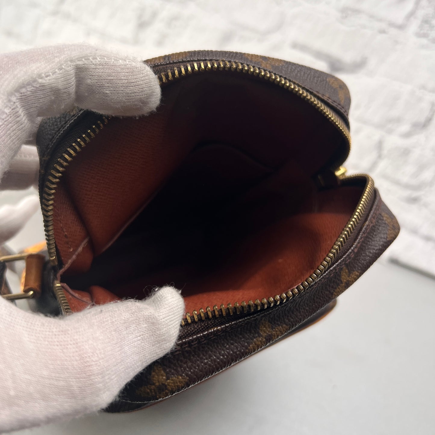 Louis Vuitton Brown Shoulder Bags A-14597