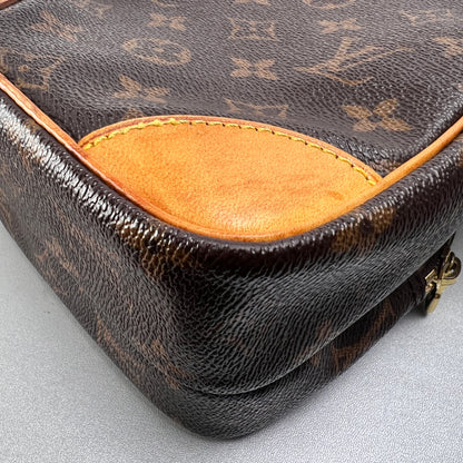 Louis Vuitton Brown Shoulder Bags A-14597