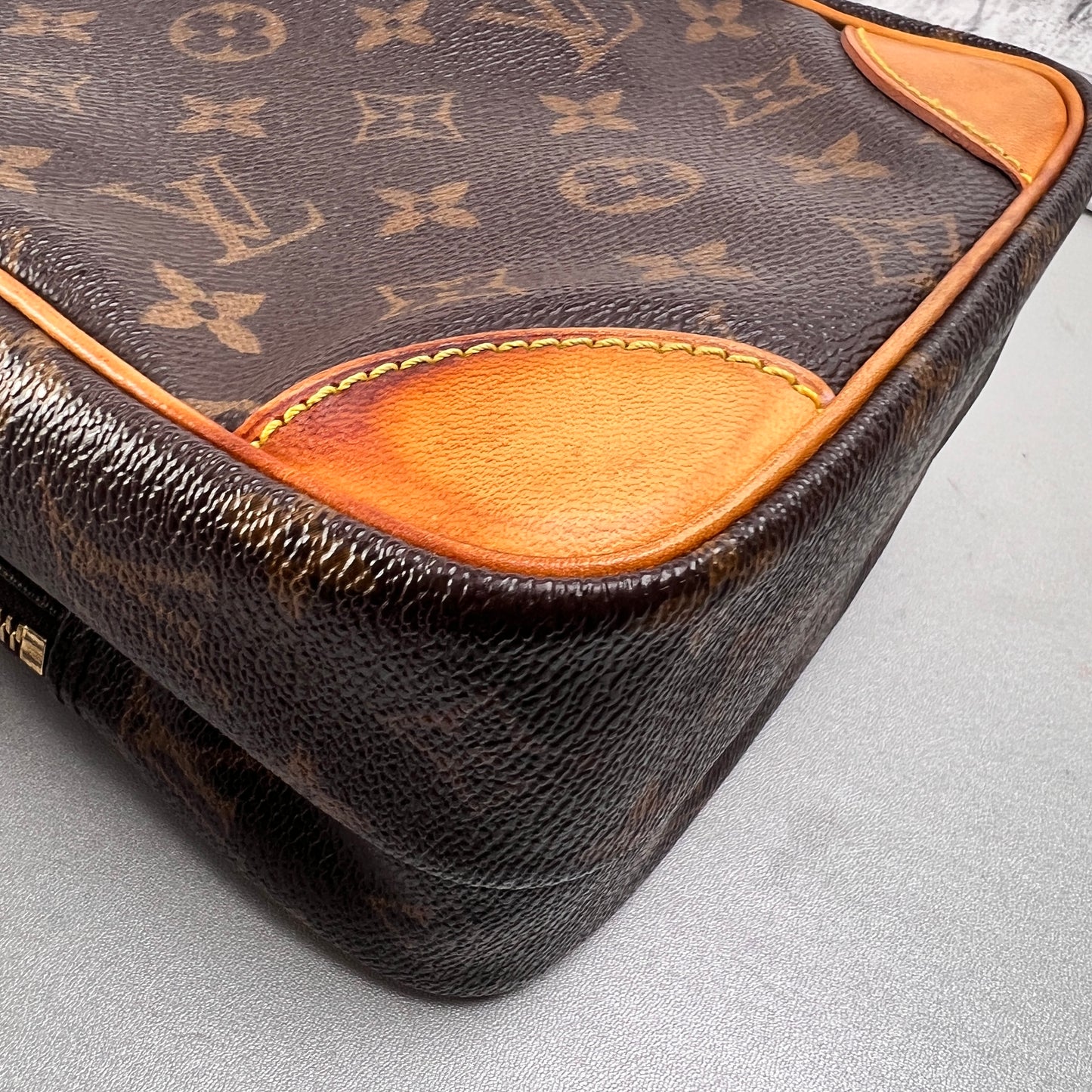 Louis Vuitton Brown Shoulder Bags A-14597