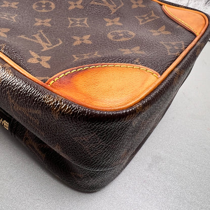 Louis Vuitton Brown Shoulder Bags A-14597