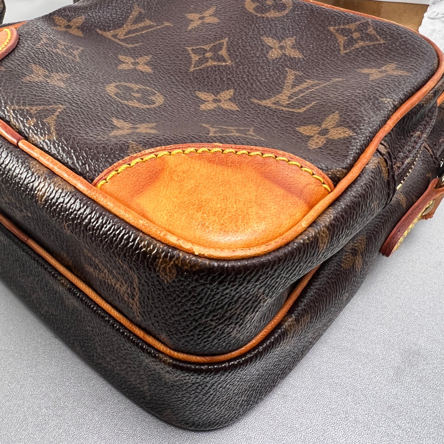 Louis Vuitton Brown Shoulder Bags A-14597