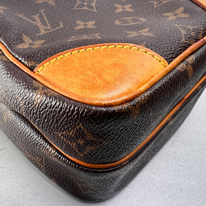 Louis Vuitton Brown Shoulder Bags A-14597