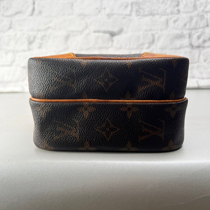 Louis Vuitton Brown Shoulder Bags A-14597