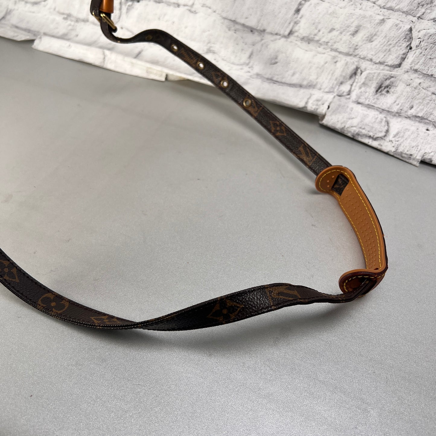 Louis Vuitton Brown Shoulder Bags A-14597