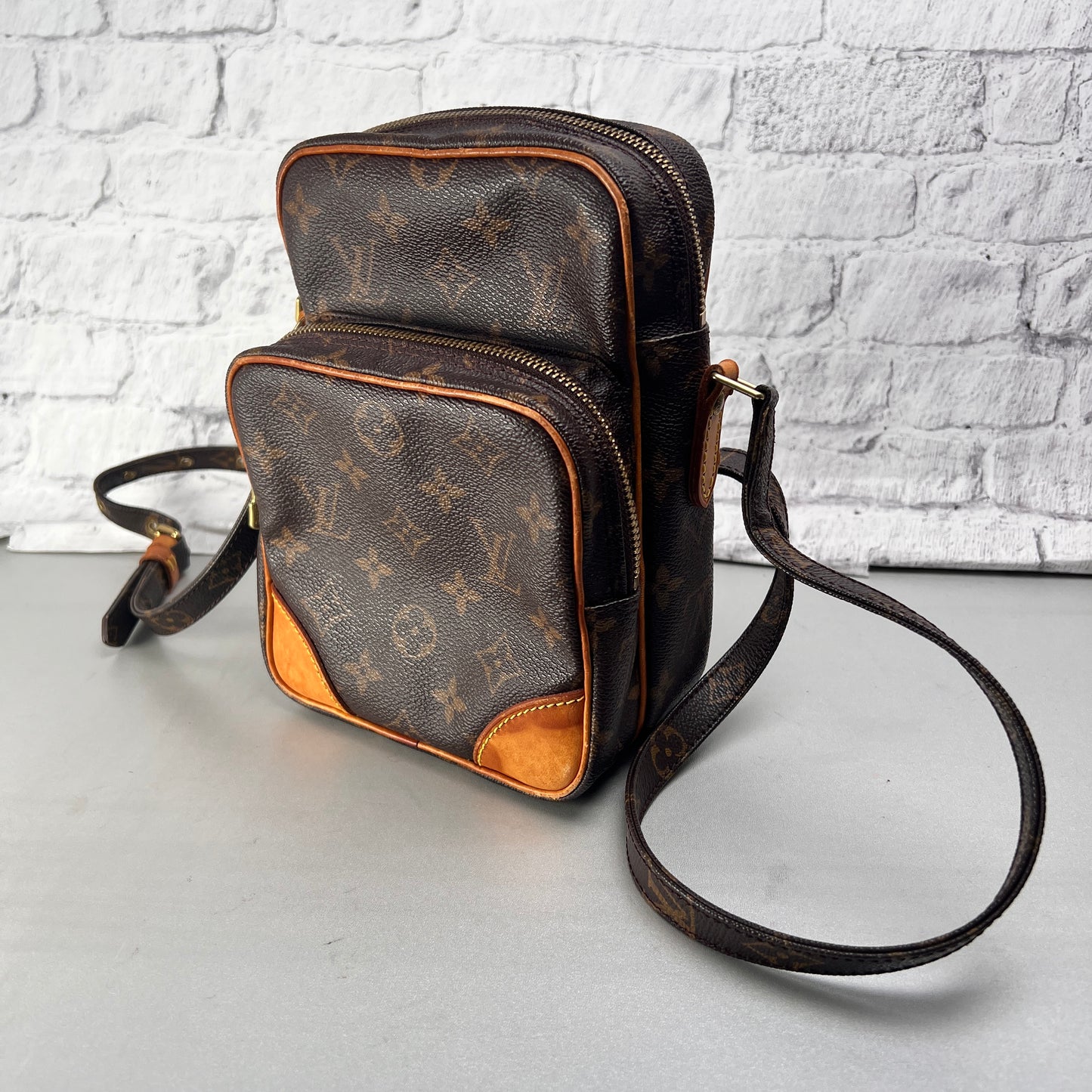 Louis Vuitton Brown Shoulder Bags A-14597