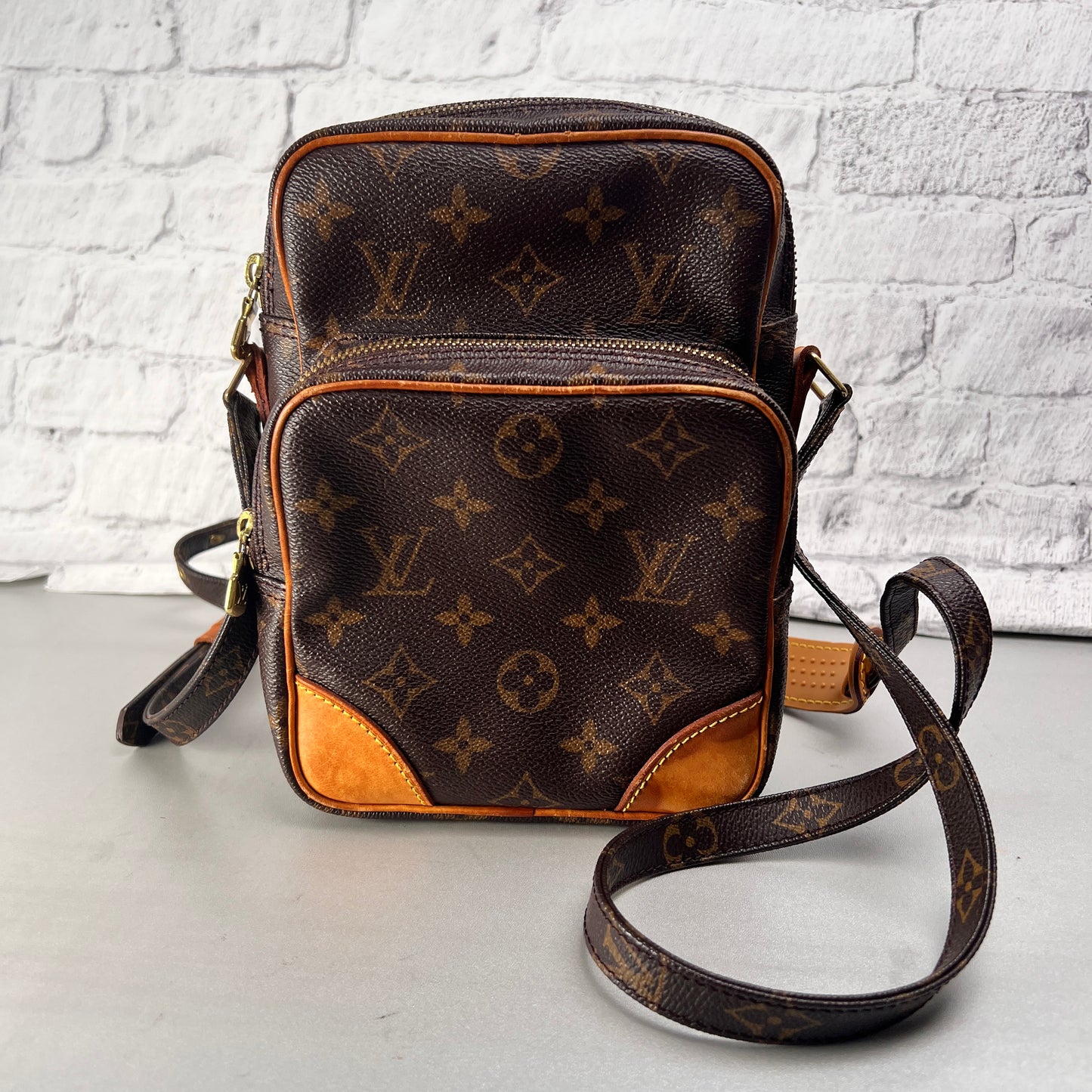 Louis Vuitton Brown Shoulder Bags A-14597