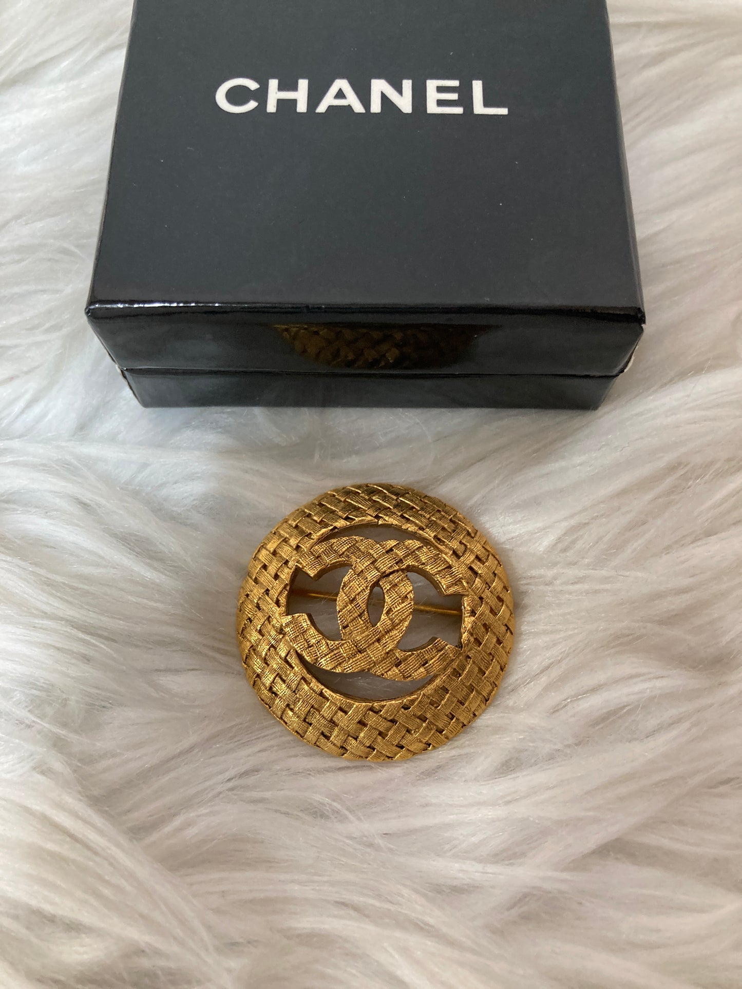 Chanel Gold Brooches A-14610