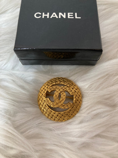 Chanel Gold Brooches A-14610
