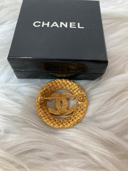 Chanel Gold Brooches A-14610
