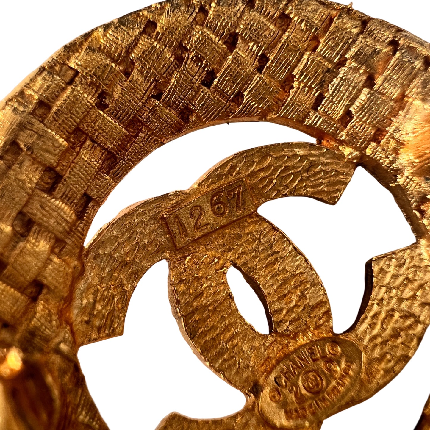 Chanel Gold Brooches A-14610