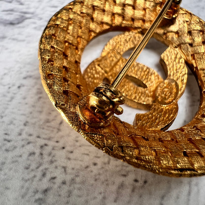 Chanel Gold Brooches A-14610