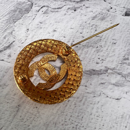Chanel Gold Brooches A-14610