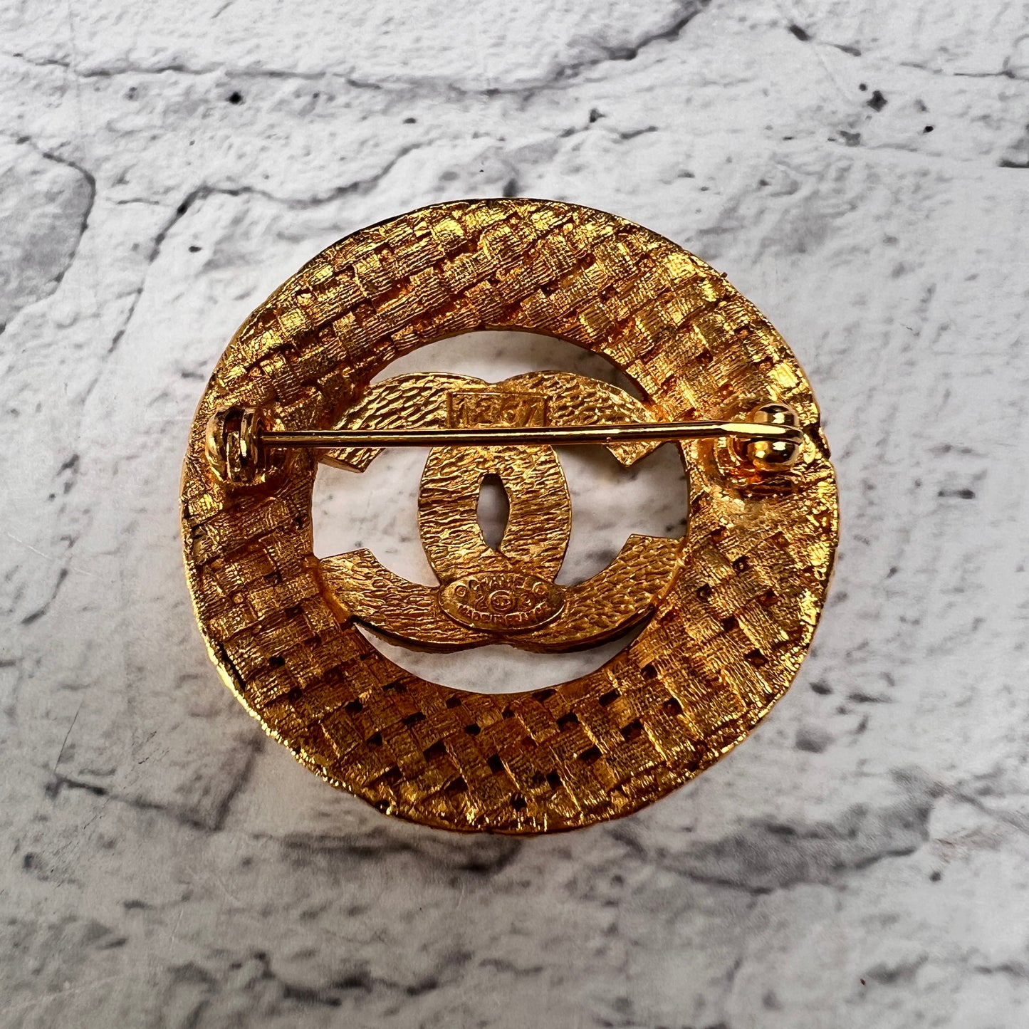 Chanel Gold Brooches A-14610