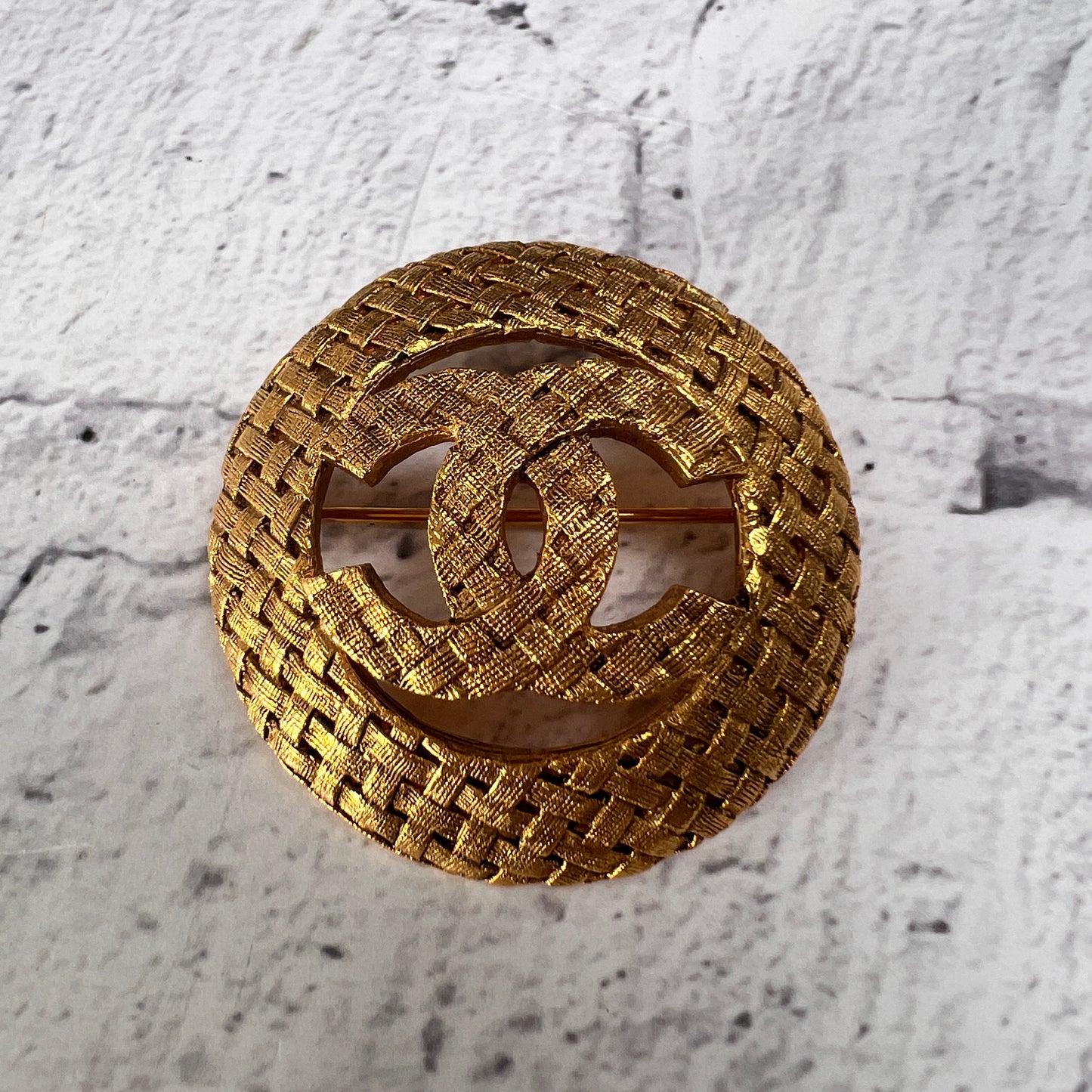 Chanel Gold Brooches A-14610