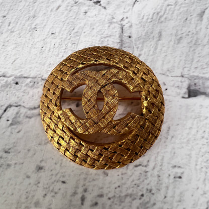 Chanel Gold Brooches A-14610