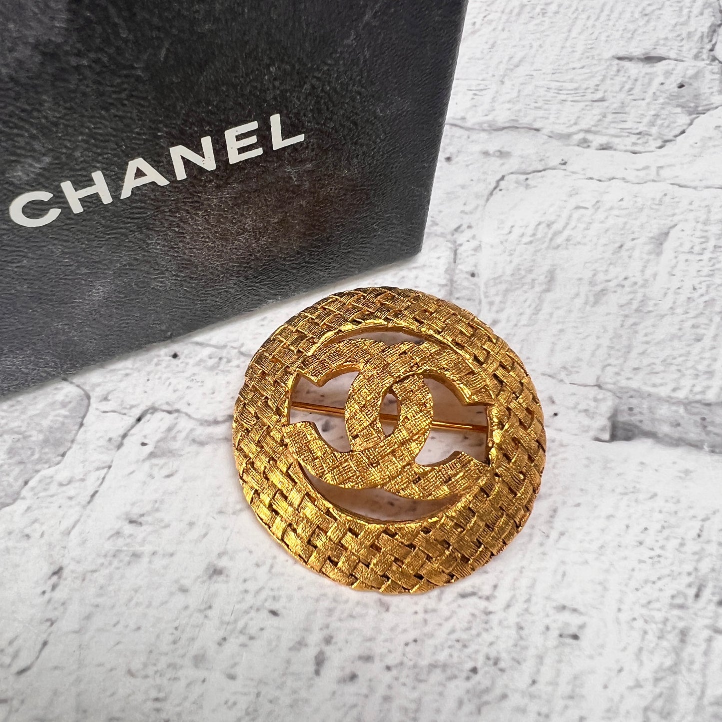 Chanel Gold Brooches A-14610