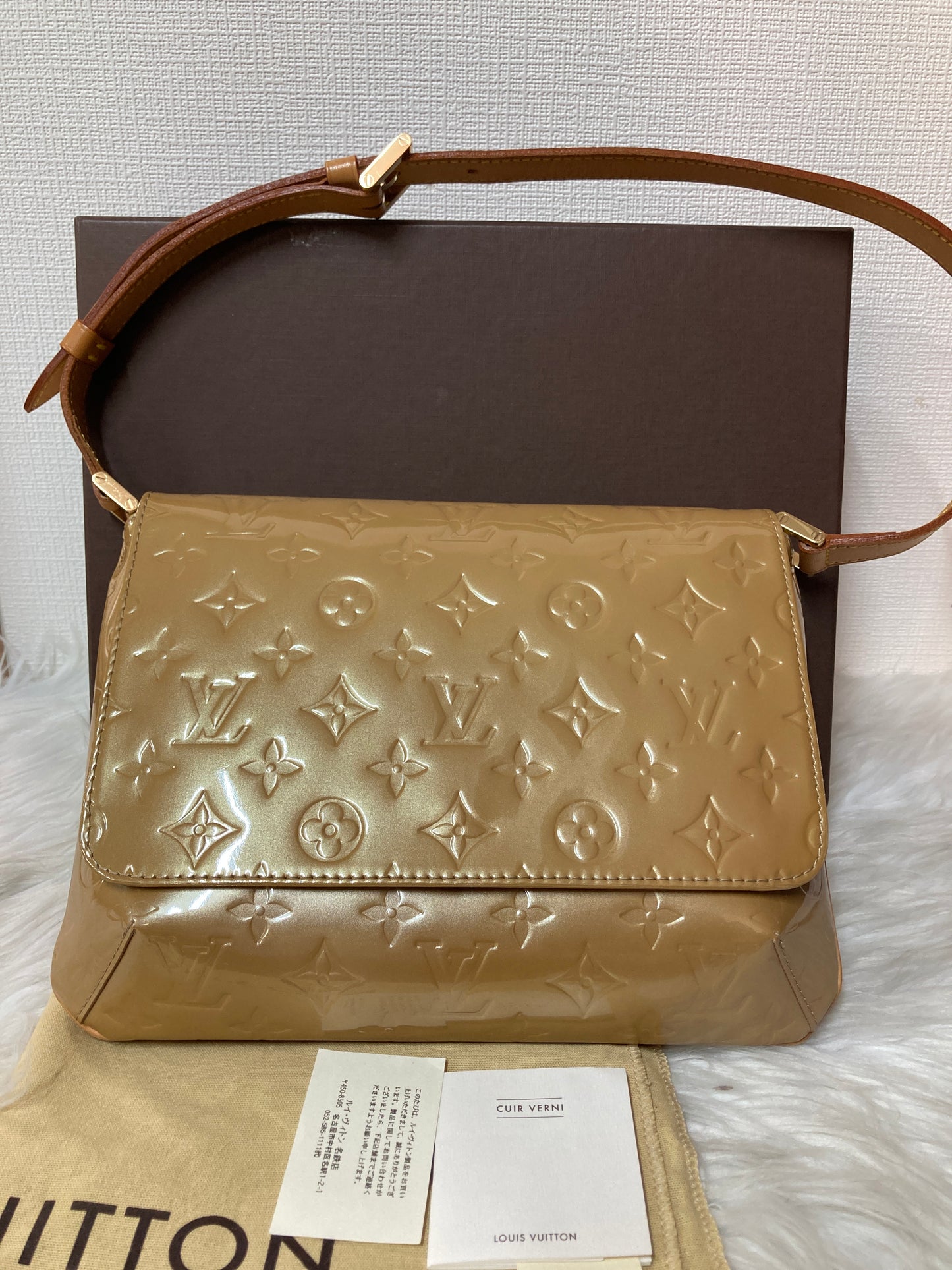 Louis Vuitton Beige Shoulder Bags A-14612