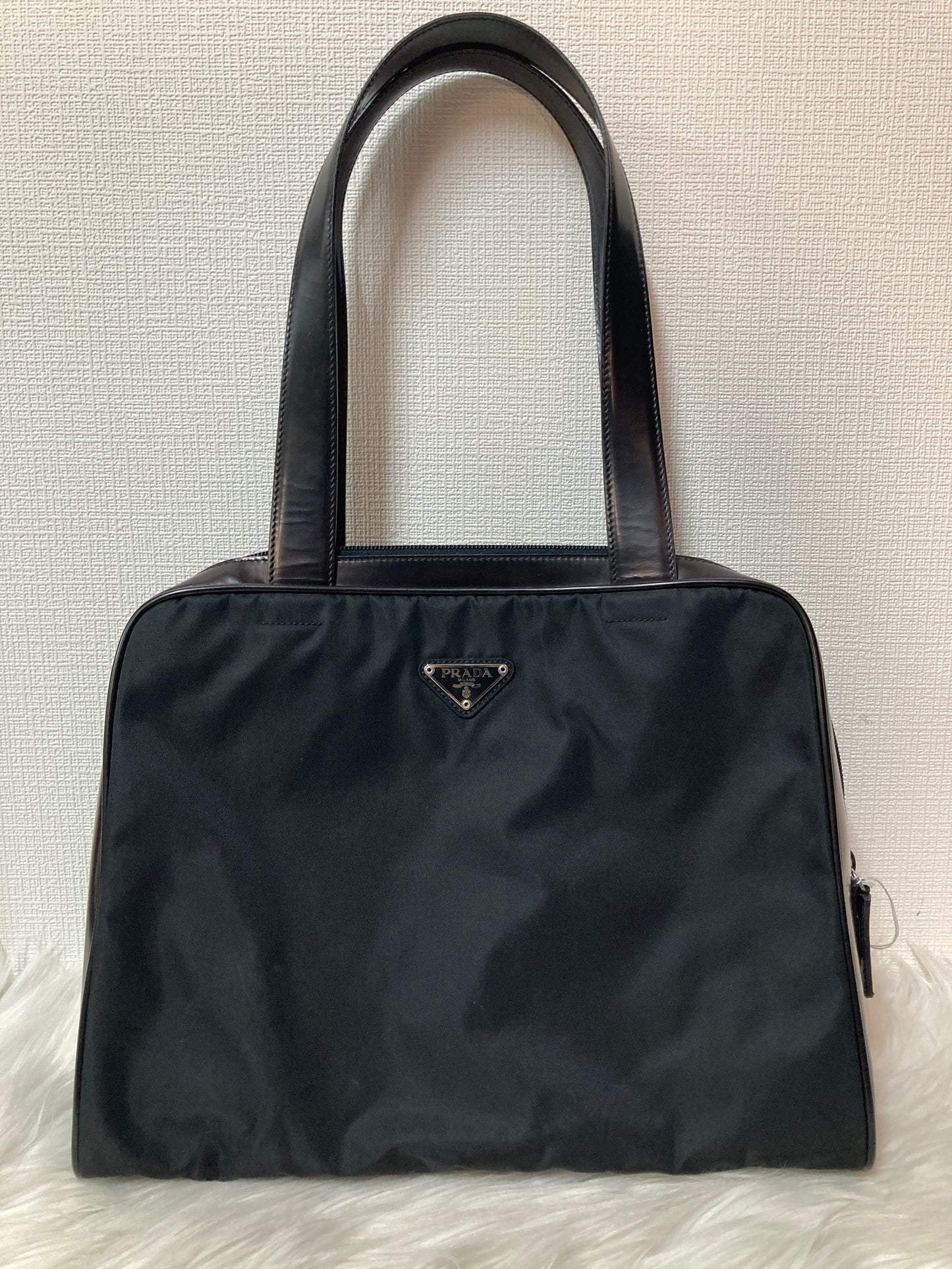 Prada Black Shoulder Bags A-14614