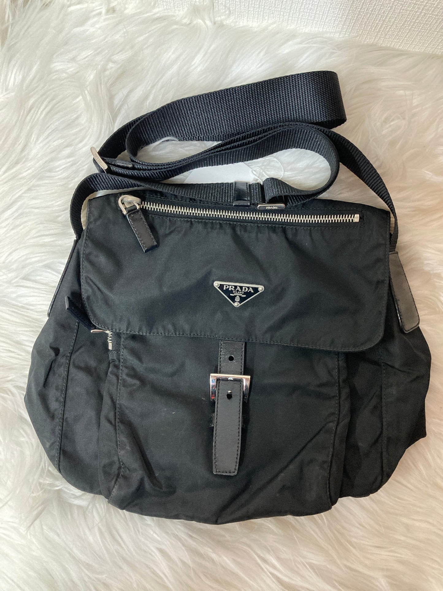Prada Black Shoulder Bags A-14621