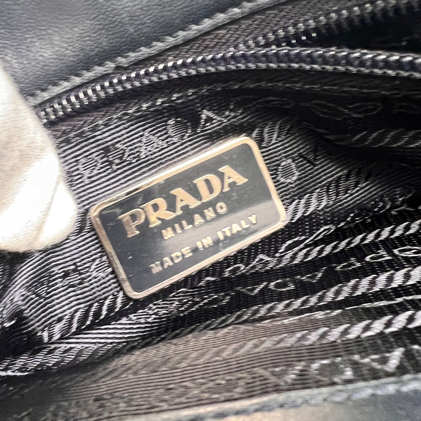 Prada Black Shoulder Bags A-14627