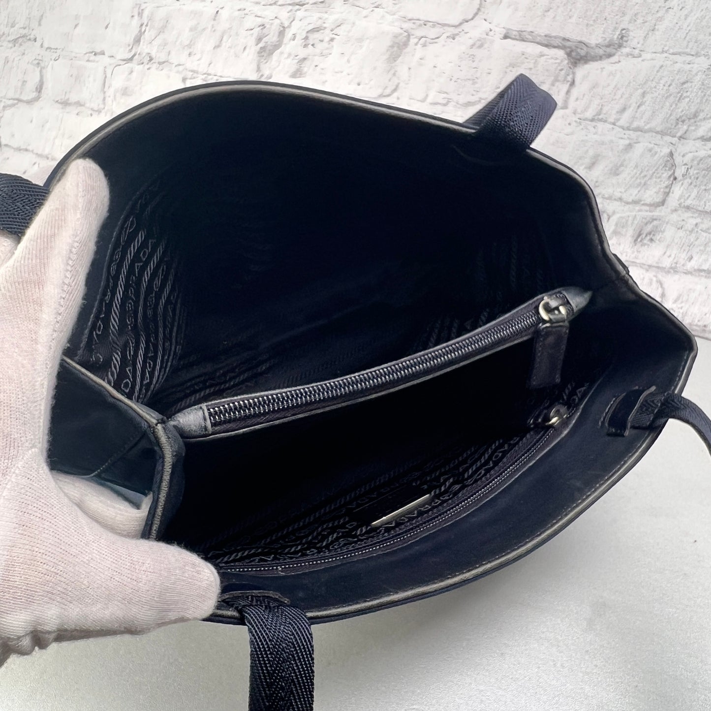 Prada Black Shoulder Bags A-14627