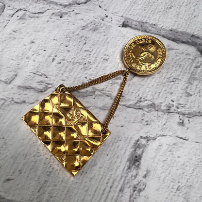 Chanel Gold Small goods A-14649